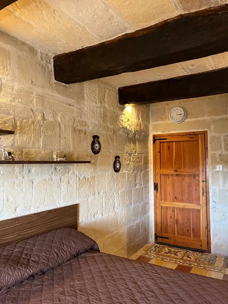 A Remarkable 500 Years Old House Of Character Senglea Exterior photo