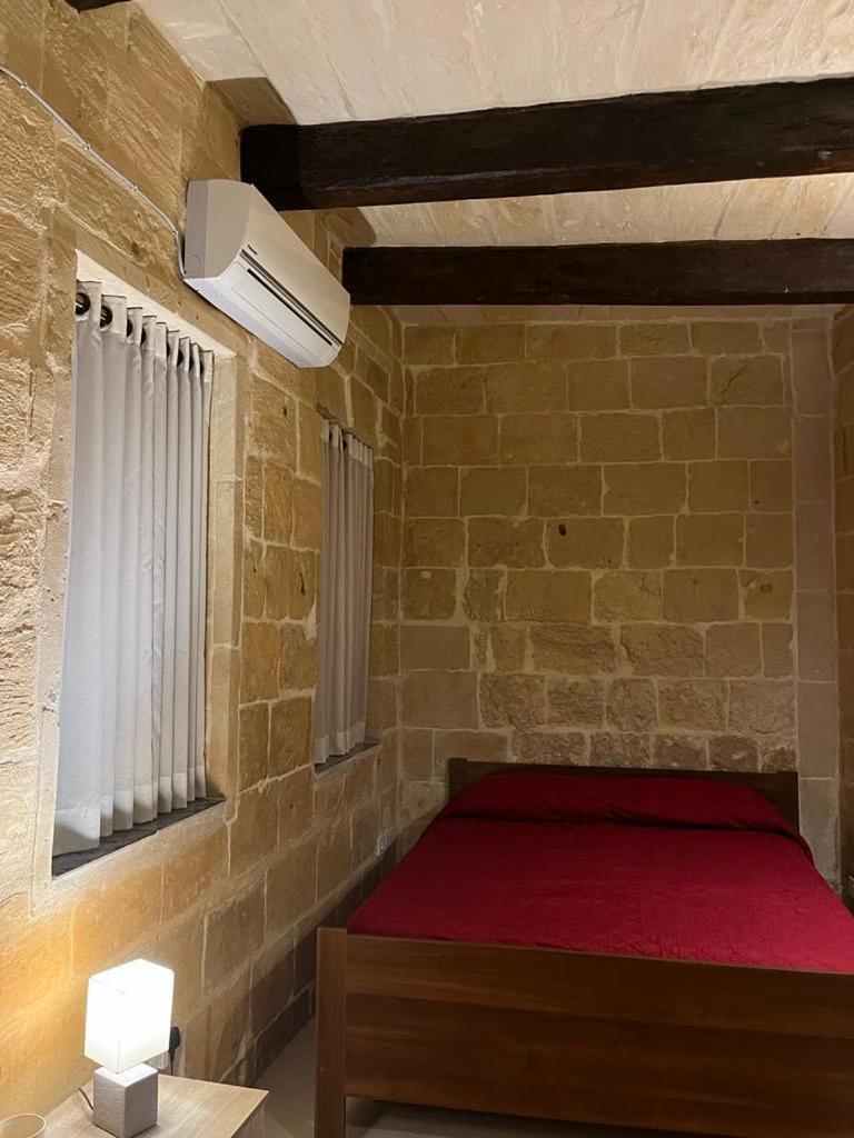 A Remarkable 500 Years Old House Of Character Senglea Exterior photo