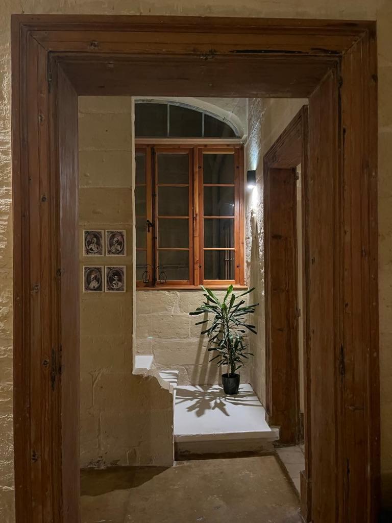 A Remarkable 500 Years Old House Of Character Senglea Exterior photo