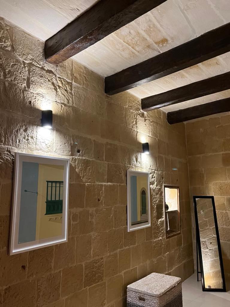 A Remarkable 500 Years Old House Of Character Senglea Exterior photo