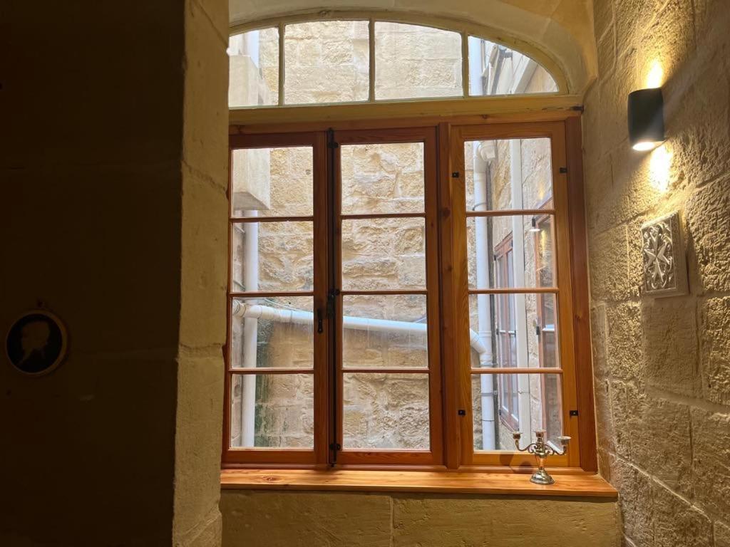 A Remarkable 500 Years Old House Of Character Senglea Exterior photo