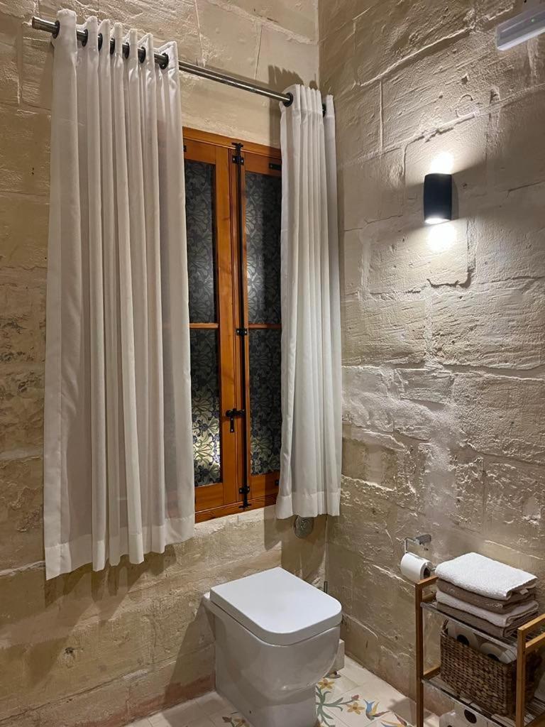 A Remarkable 500 Years Old House Of Character Senglea Exterior photo