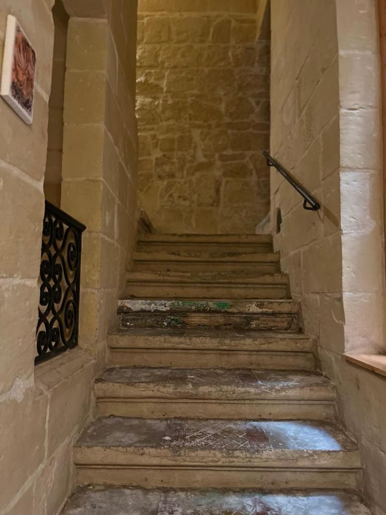 A Remarkable 500 Years Old House Of Character Senglea Exterior photo