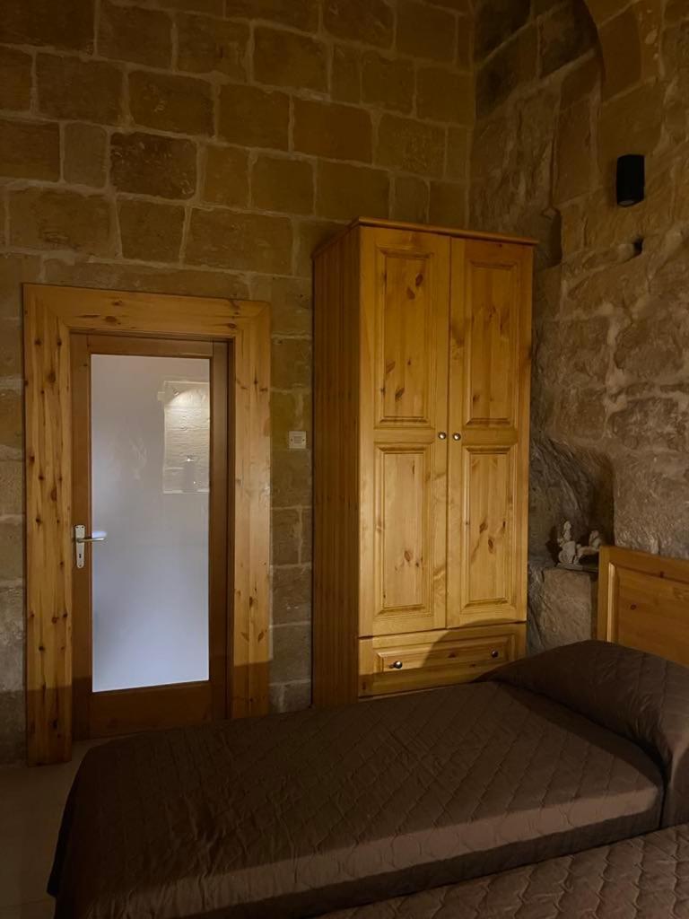 A Remarkable 500 Years Old House Of Character Senglea Exterior photo