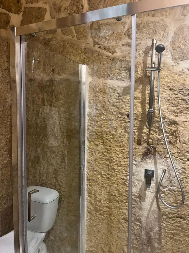 A Remarkable 500 Years Old House Of Character Senglea Exterior photo